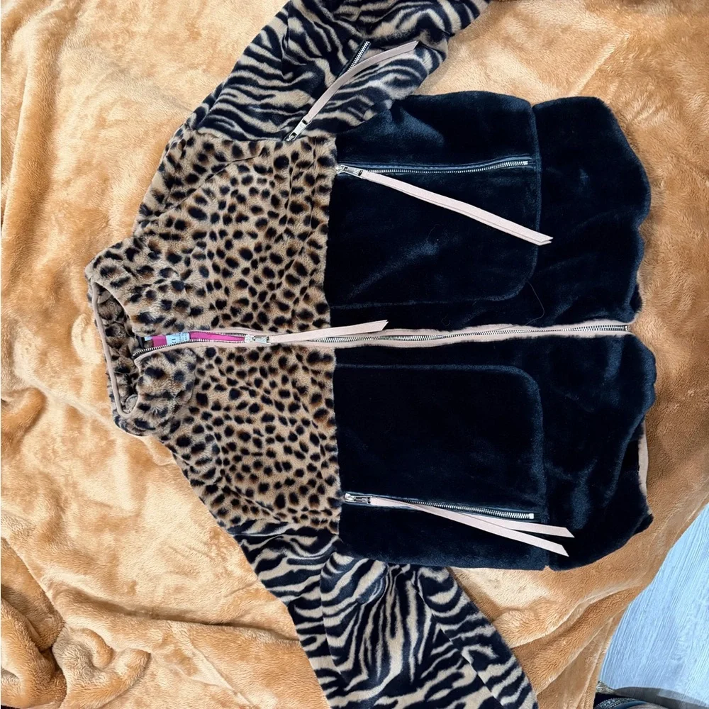 NWOT Nikki Jones Faux Fur Oversized Jacket - Picture 4 of 8